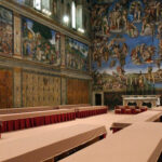 Si comincia col Conclave. Dai vestiti nuovi del futuro Papa alle dirette web
