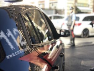 In carcere due rapinatori violenti che assalirono un uomo alla metropolitana di Roma, fermata Eur Fermi. Il bottino? 80 euro e uno smartphone…
